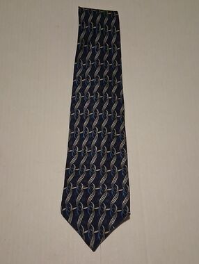 AVANZINI Classic Blue Geometric Link Pattern Men’s 100% Silk Tie.